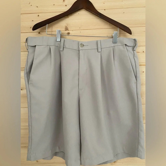 Dockers Other - DOCKERS Golf Men’s 38" W Beige Pleated Front Belt Looped Shorts 9” Inseam